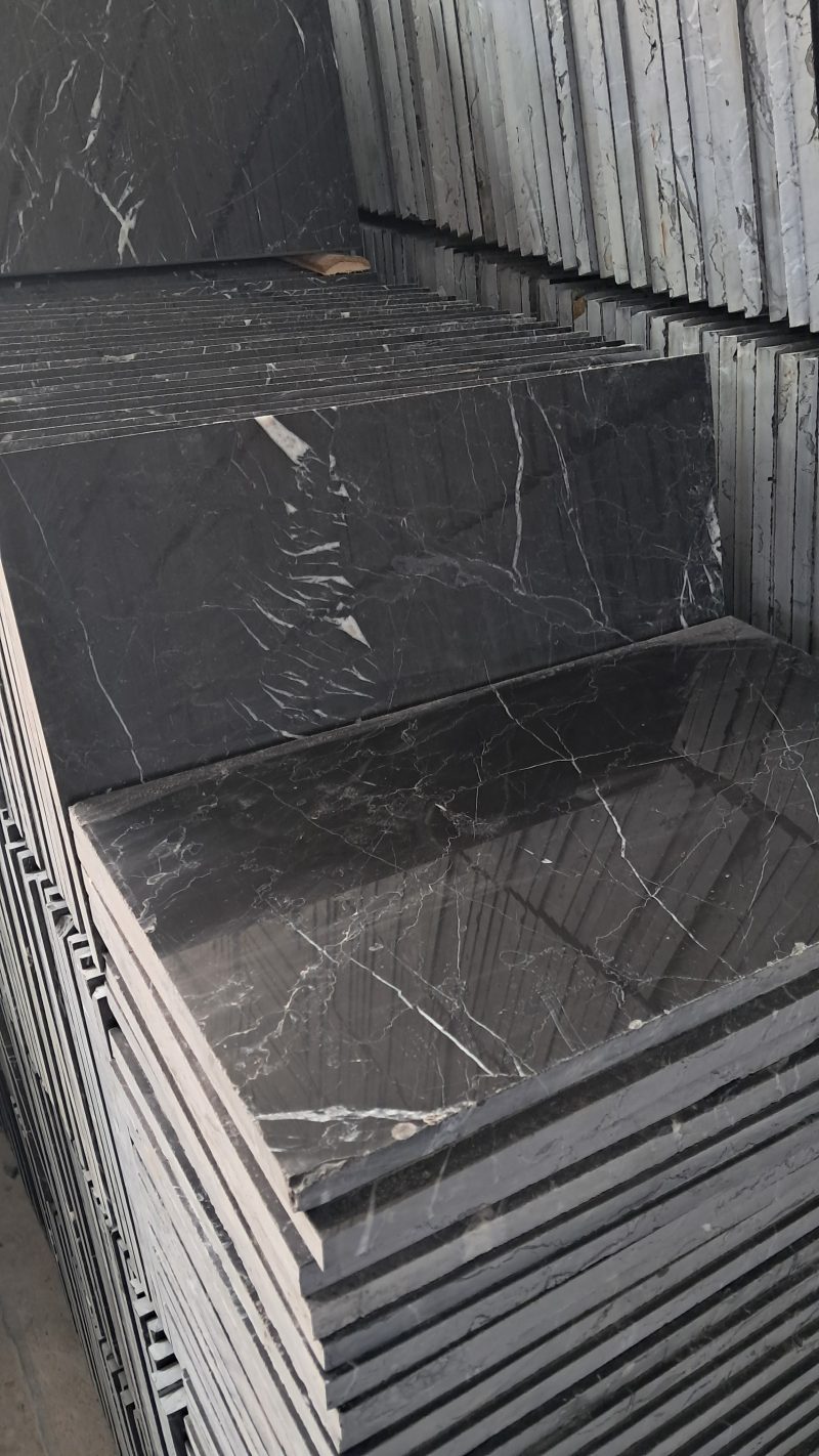 رخام مارکینه – رخام أسود فاخر مع عروق بيضاء | لازولیت ماربل