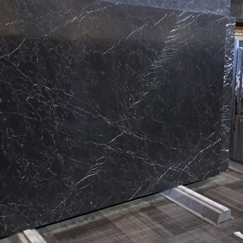 رخام مارکینه – رخام أسود فاخر مع عروق بيضاء | لازولیت ماربل