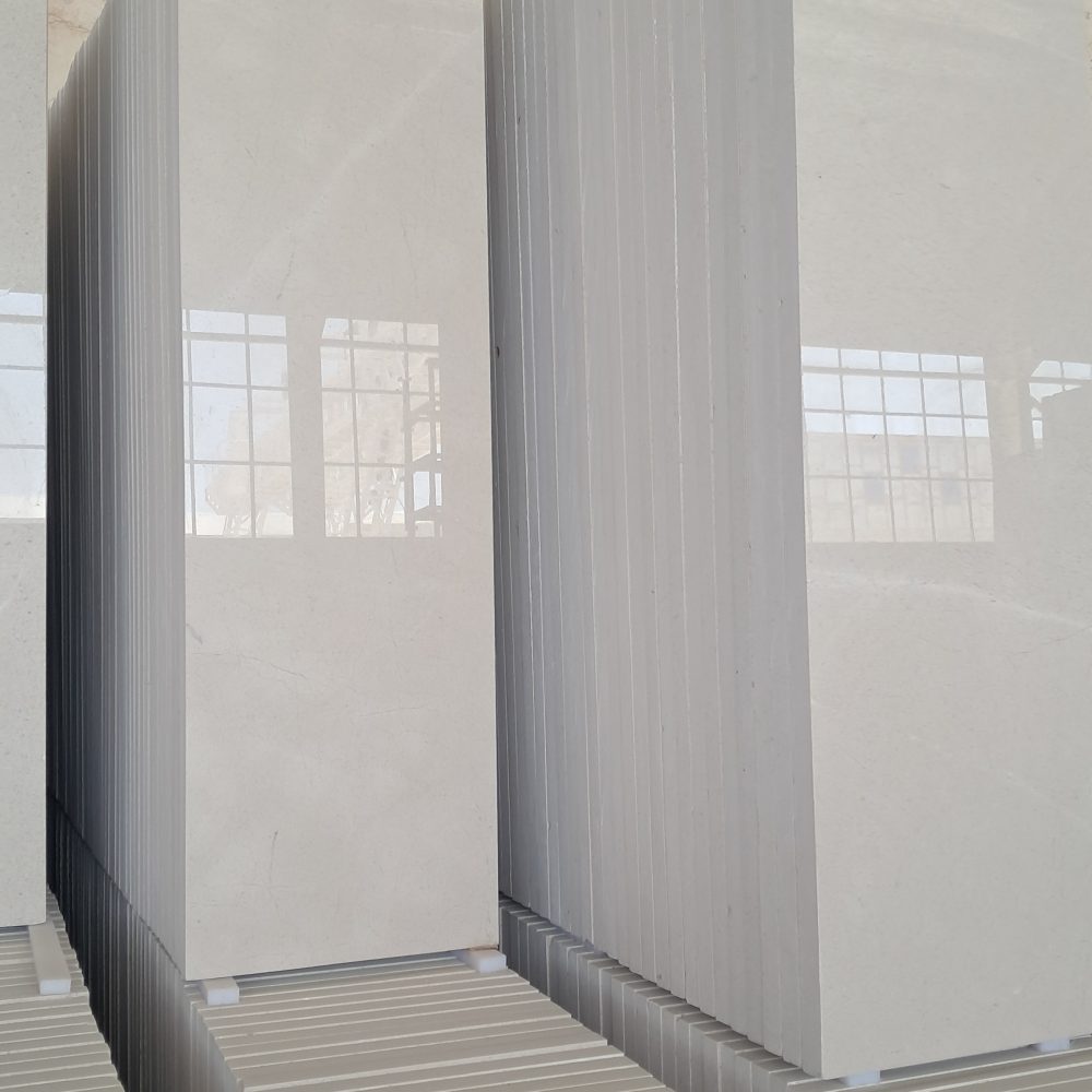 رخام هرسین – رخام أبيض فاخر مع عروق ناعمة | لازولیت ماربل