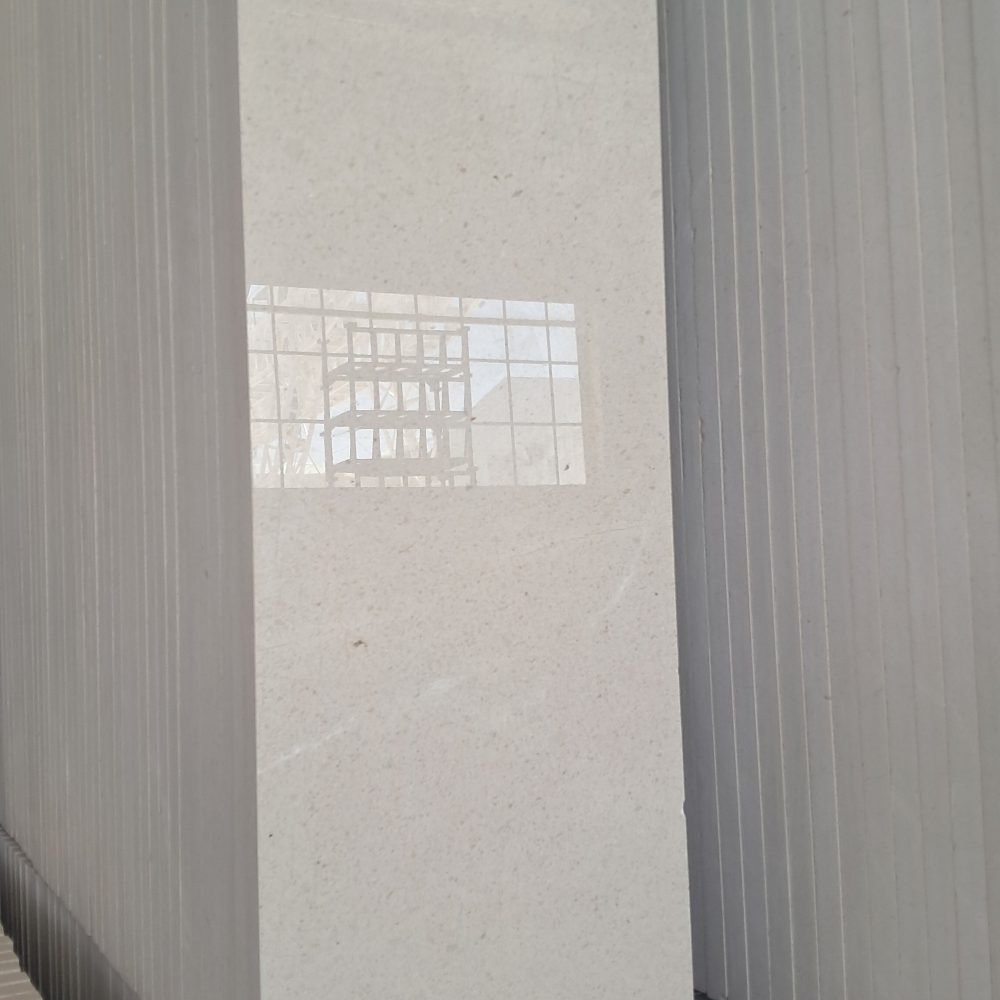 رخام هرسین – رخام أبيض فاخر مع عروق ناعمة | لازولیت ماربل