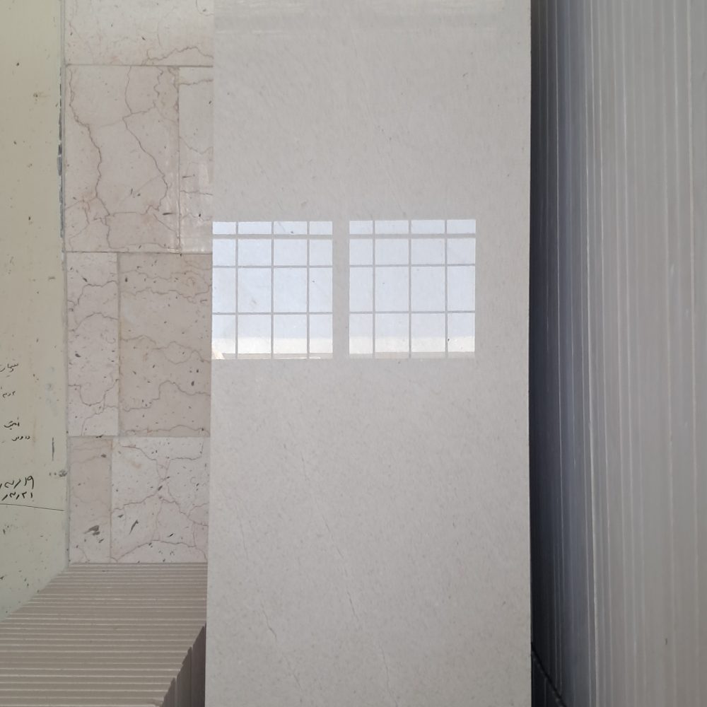 رخام هرسین – رخام أبيض فاخر مع عروق ناعمة | لازولیت ماربل