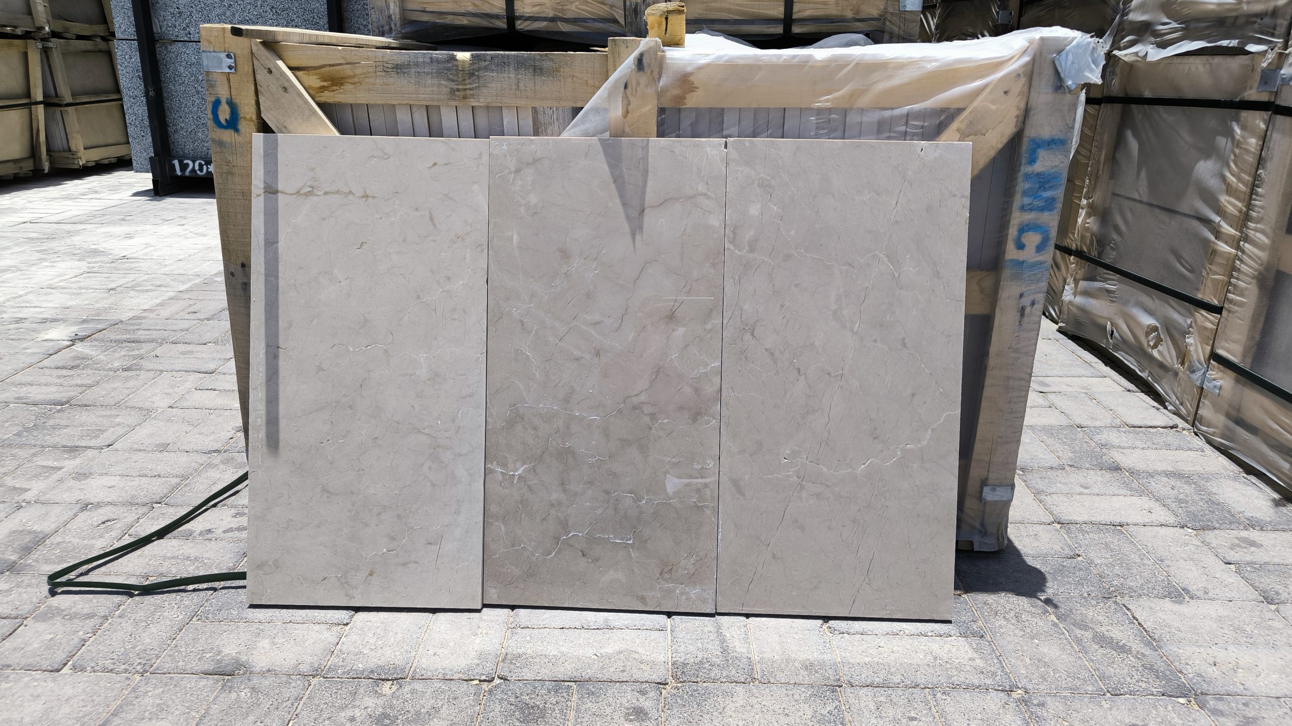 High-quality Creama Marfil Shine Marble slab displaying an ultra-polished, highly reflective bright cream and ivory background.